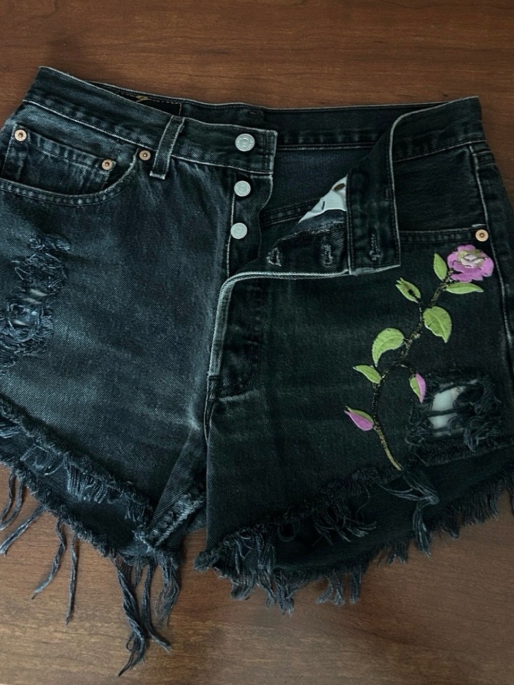 LEVI’S High-Waist Distressed Black Denim Shorts with Embroidered Floral Size 32